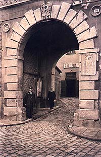 Horní no.  154, Hotel Růže, entrance, historical photo 