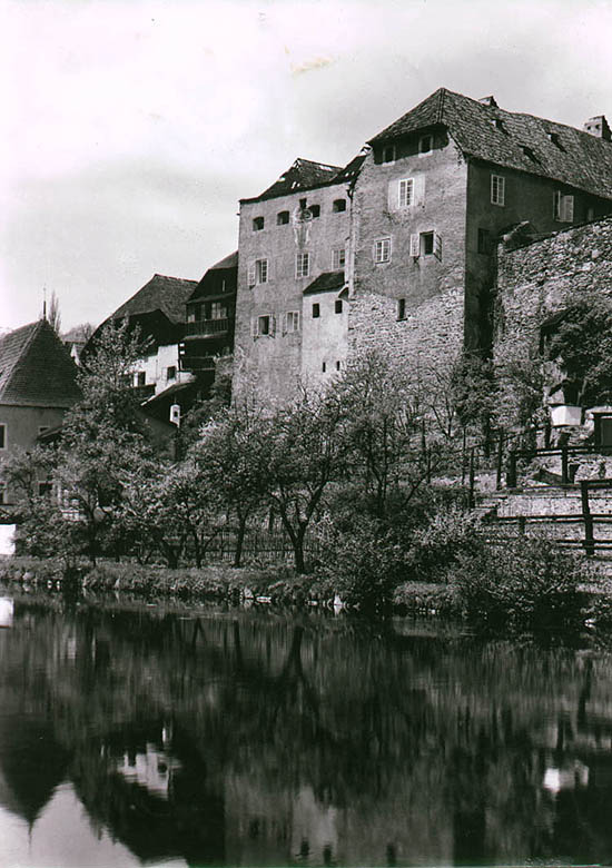 Kostelní č.p. 161 a 162 - hudební škola, zadní trakt, pohled od řeky Vltavy, historické foto