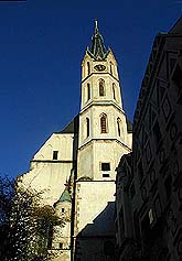 Kirche St. Veit in der Stadt Český Krumlov, neugotischer Turm, Foto: Lubor Mrázek 