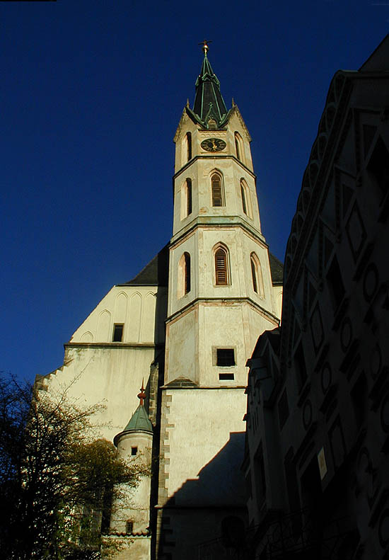 Kostel sv. Víta ve městě Český Krumlov, novogotická věž, foto: Lubor Mrázek