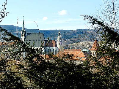 Město Český Krumlov s dominantami věží kostela sv. Víta, zámku a synagogy, foto: Lubor Mrázek 