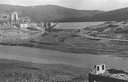 Vodní elektrárna Lipno, hráz před napuštěním, historické foto 