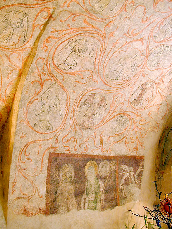 Latrán No. 15, ground floor, Gothic murals with figures of saints, Master of the Zátoň Altar, early 15th century, foto: Lubor Mrázek