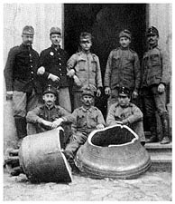 Zrekvírování zvonů z křemežského kostela rakouskou armádou v r.1917, historické foto, foto: Jan Kříž 