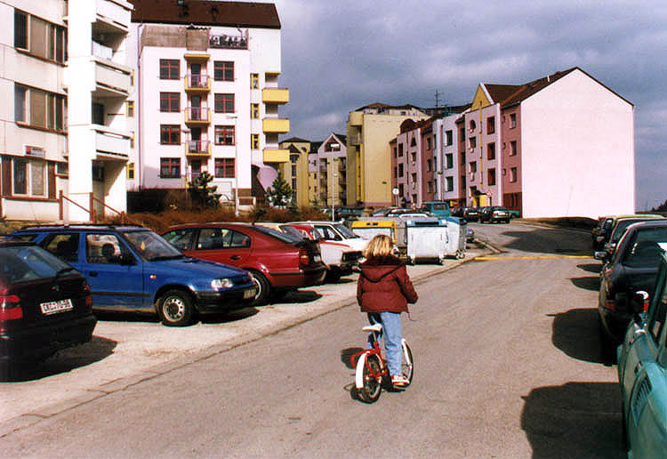 Wohnsiedlung Mír in Český Krumlov, neuzeitliche Architektur der 90er Jahre des 20. Jahrhunderts