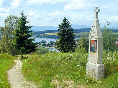 Obnovená křížová cesta z roku 2000 ve Frymburku 