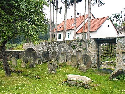 Reste des 'alten' jüdischen Friedhofes in Rožmberk nad Vltavou, Foto: Lubor Mrázek 