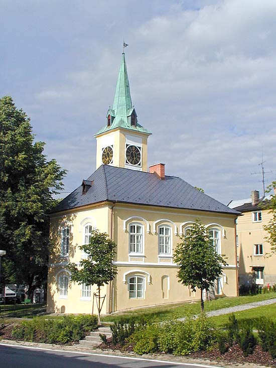 Stará historická radnice ve středu náměstí ve Vyšším Brodě, foto: Lubor Mrázek