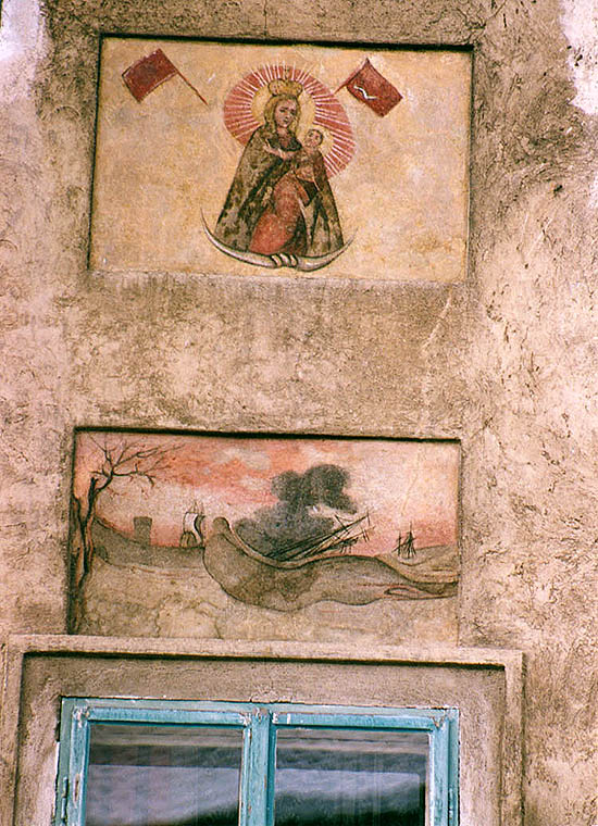 Široká no.  76, frescos on the facade