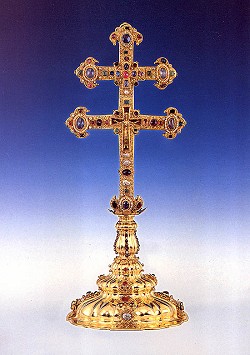Závišův kříž, zdroj: Cisterciácké opatství Vyšší Brod, Milan Hlinomaz, Ivan Ulrich, ISBN - 80 - 85627 - 39 - 6 