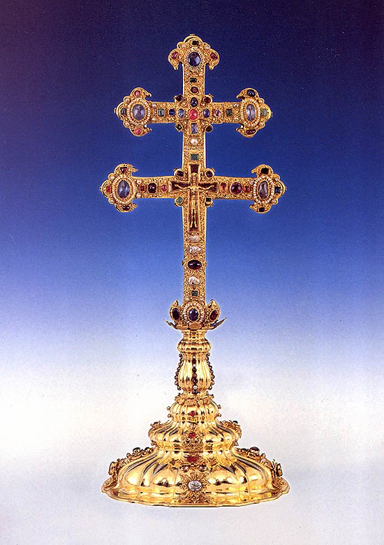 Závišův kříž, zdroj: Cisterciácké opatství Vyšší Brod, Milan Hlinomaz, Ivan Ulrich, ISBN - 80 - 85627 - 39 - 6