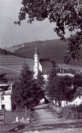 Poutními místy Frymburčanů byly kaple Vysoká muka (Hohe Marter) u Frymburka a kostel v Přední Výtoni (Herauffl), zdroj: Böhmerwaldheimat, Fanny Greipl, 1990, ISBN - 3 - 9802353 - 1 - 9 