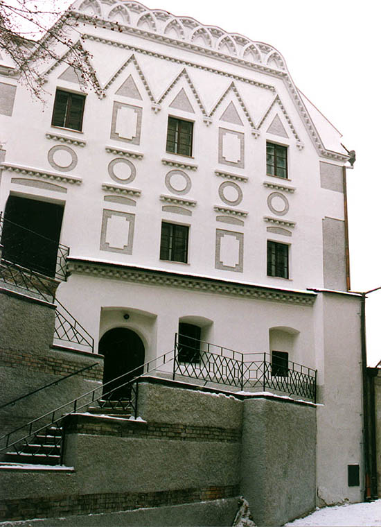 Kostelní no. 162, front facade