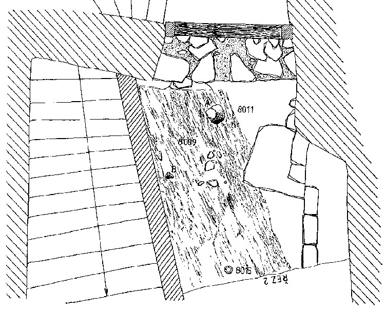Půdorys výkopu v přízemí domu čp. 25. se zbytky dřevěné podlahy a se středověkou keramikou.