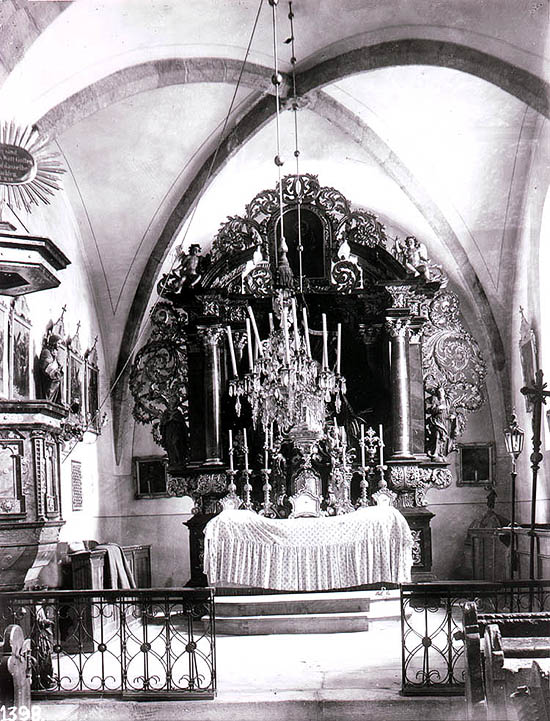 Boletice, kostel sv. Mikuláše, pohled do interiéru na hlavní oltář, historické foto, foto: J.Seidel