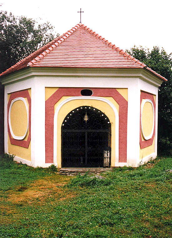 Wallfahrtskirche Svatý Kámen, die Kapelle mit der wunderwirkenden Quelle, Exterieur