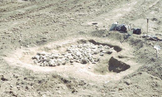 The view of deepened object No. 17 with stone broken ground. The early Bronze Age, foto: P. Zavřel