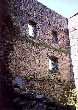 Vítkův Hrádek, stěna obytného paláce 